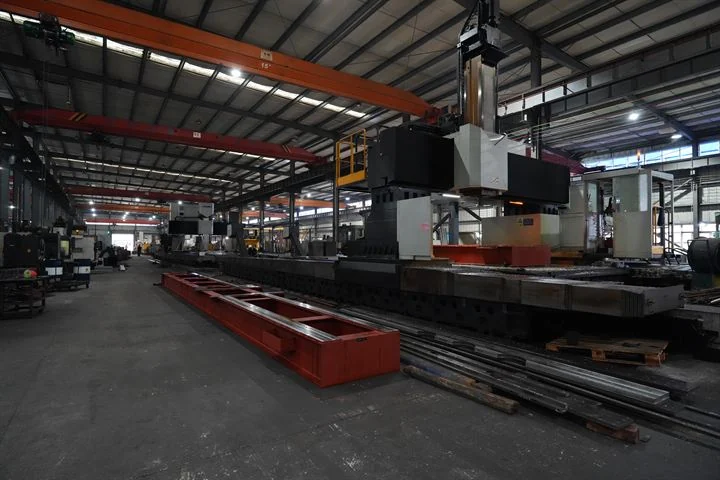 Gantry machining centre for a long machine frame