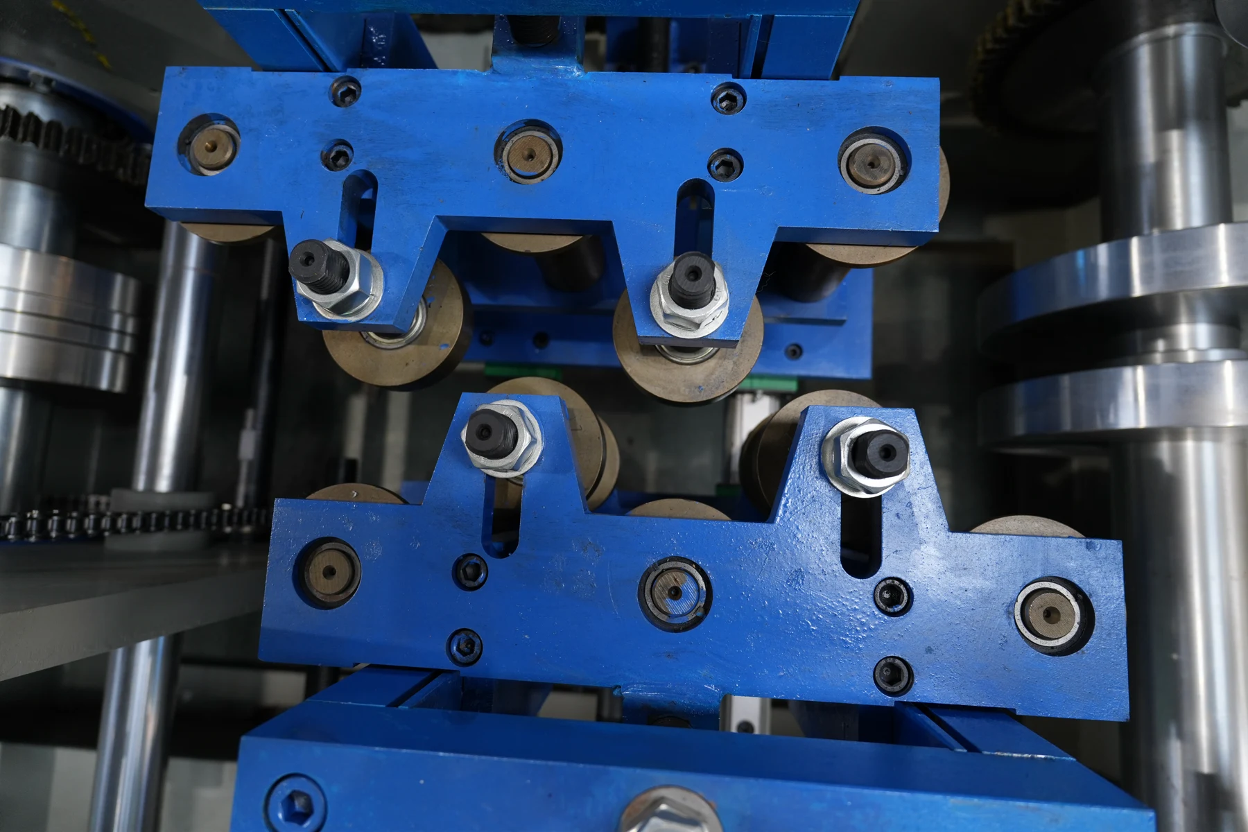 Close-up of guide rollers and forming rolls in our Xiamen production base
