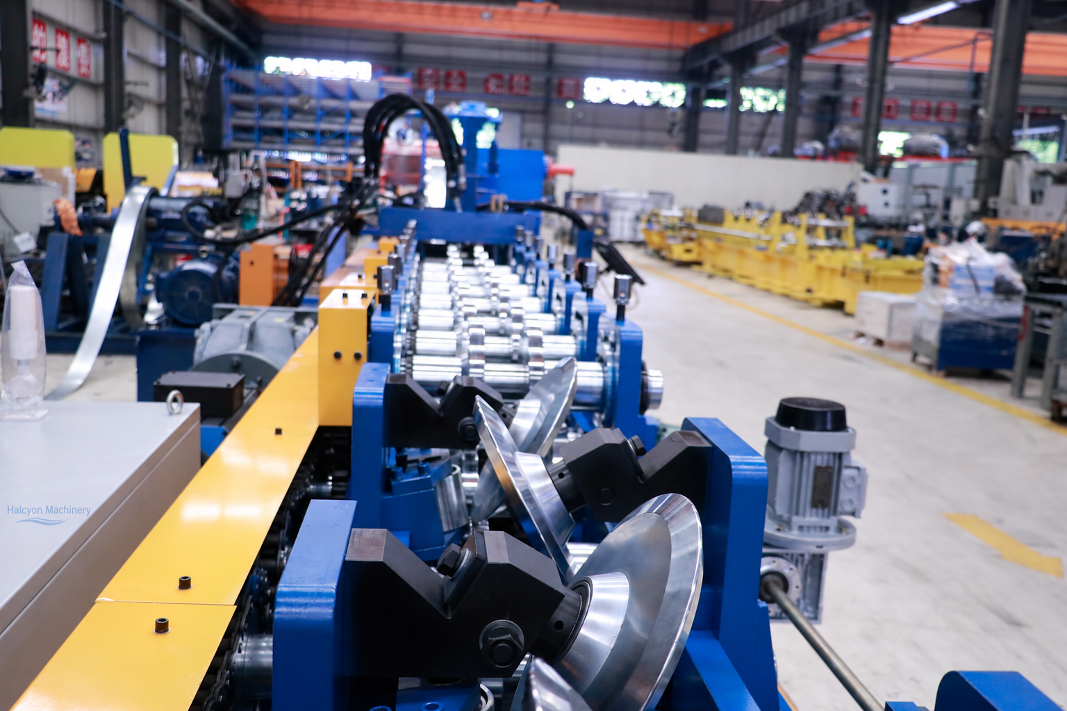 Workshop photograph of polished rolls, blue stands and yellow guarding from our Xiamen production base's SU-series page